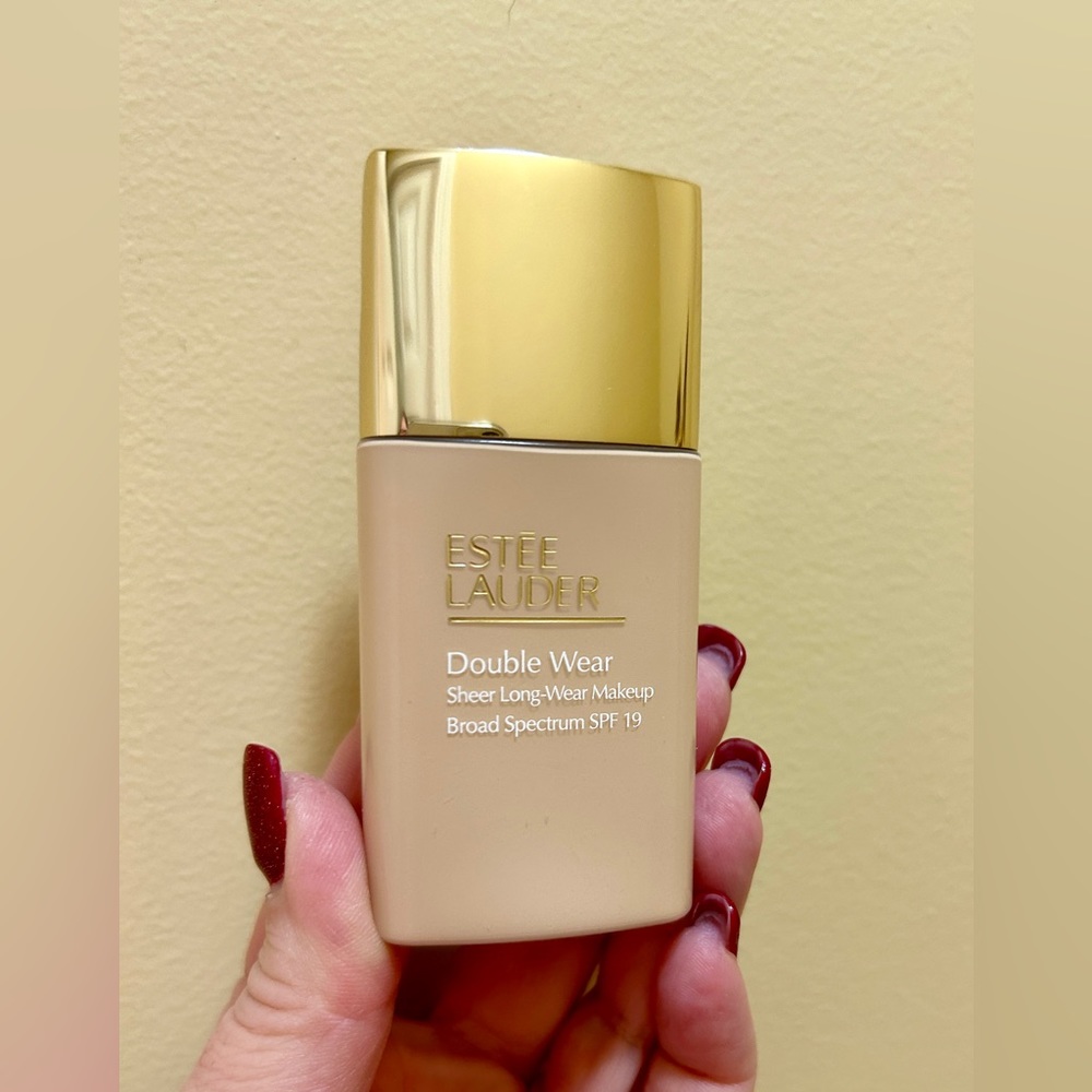 Estee Lauder Double Wear Foundation in Desert Beige/2N1